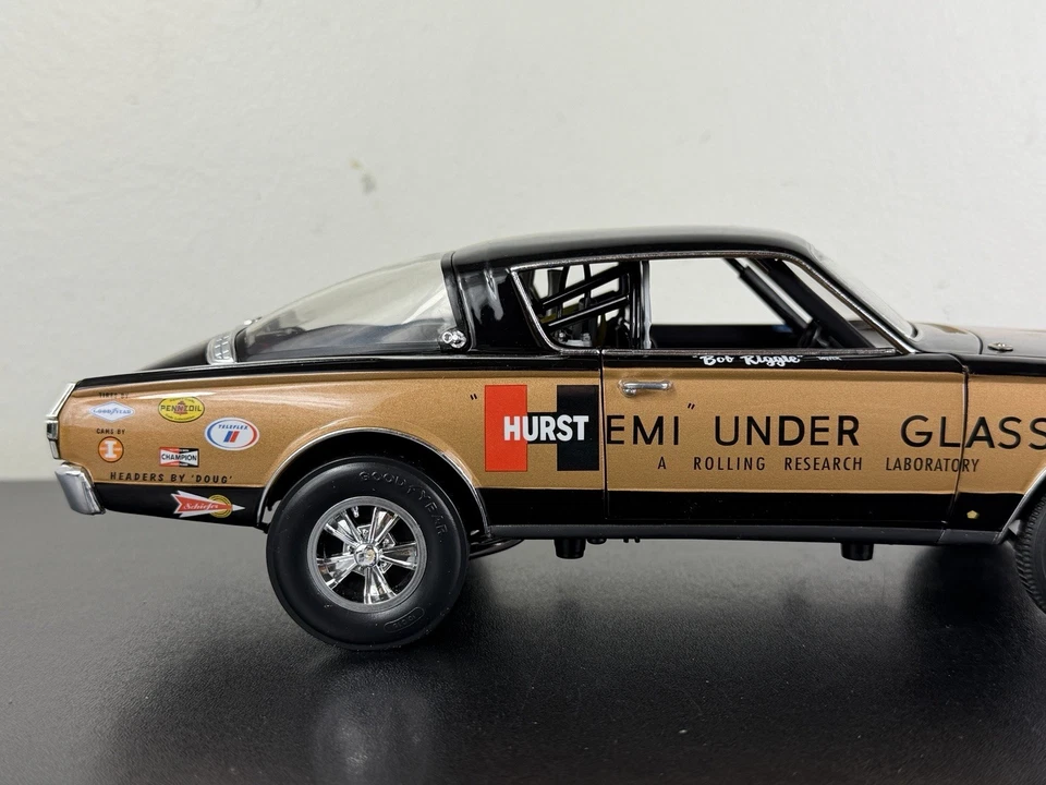 Highway 61 Bob Riggle - SIGNED 1:18 - Hemi Under Glass Hurst Plymouth Barracuda - Image 2 of 4