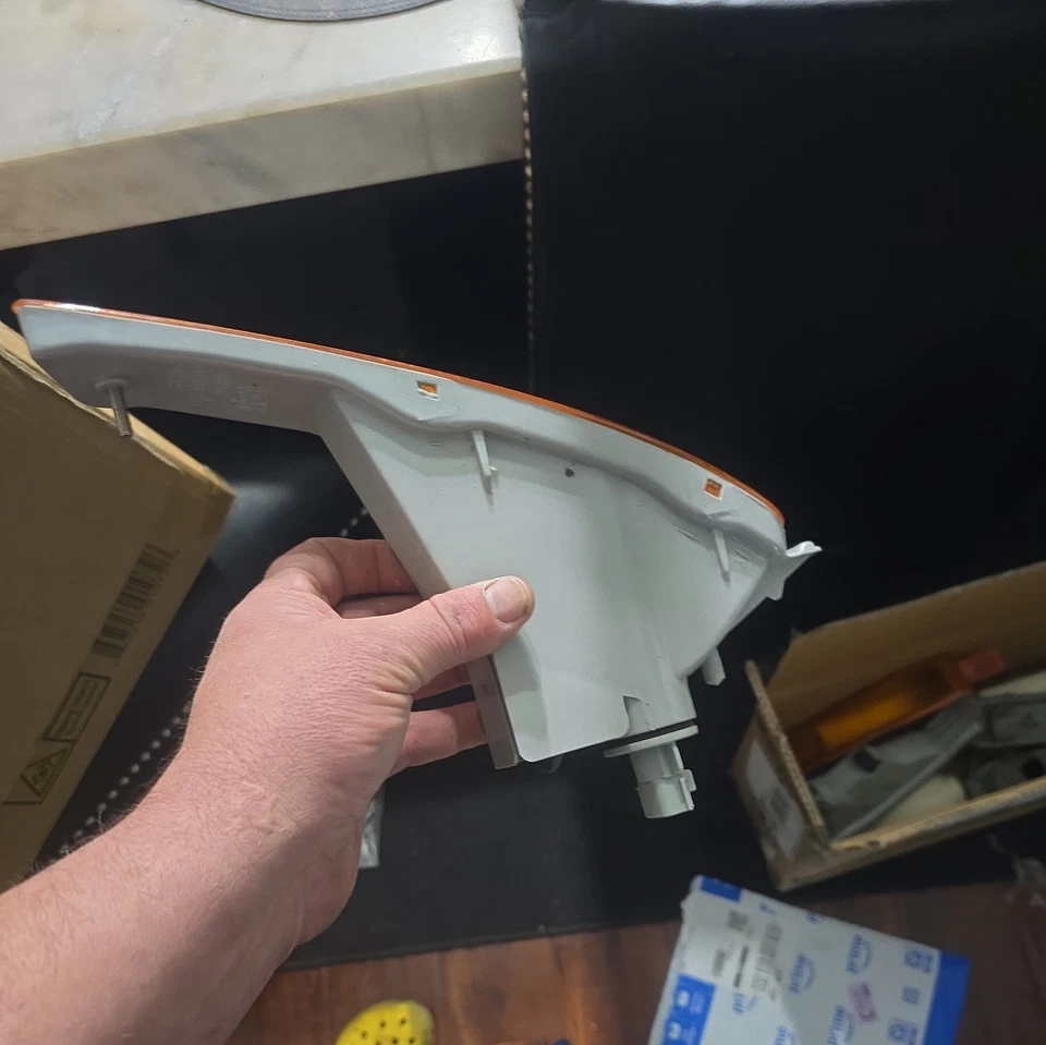 Luz de señalización de esquina de estacionamiento para conductor izquierdo Toyota Camry 95-96 Foto 2 de 4