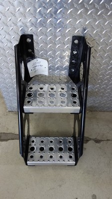 Freightliner Frame Step 10'' Black and Chrome