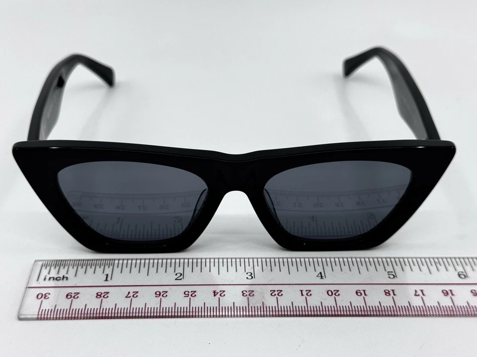 Gafas de sol Celine Edge Cat Eye CL41468/S 807/IR marco negro brillante con lentes grises Foto 4 de 4