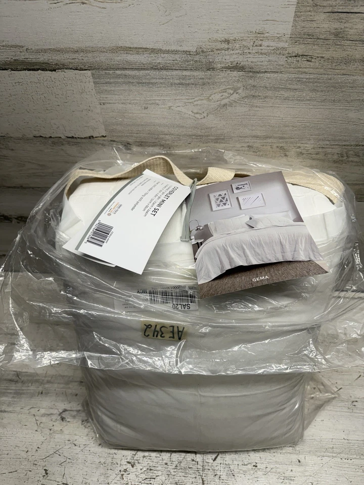 Croscill Gema White Queen Coverlet Set 3pc New - Image 2 of 4