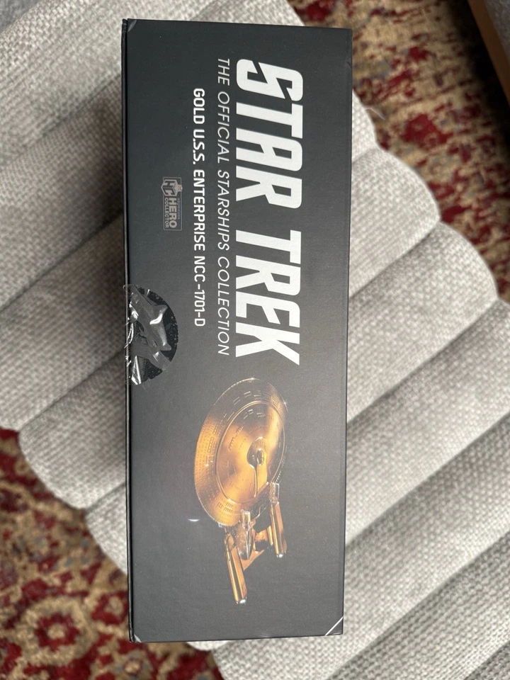 Eaglemoss Star Trek XL Gold USS Enterprise NCC-1701-D sellado con cargador Foto 3 de 4