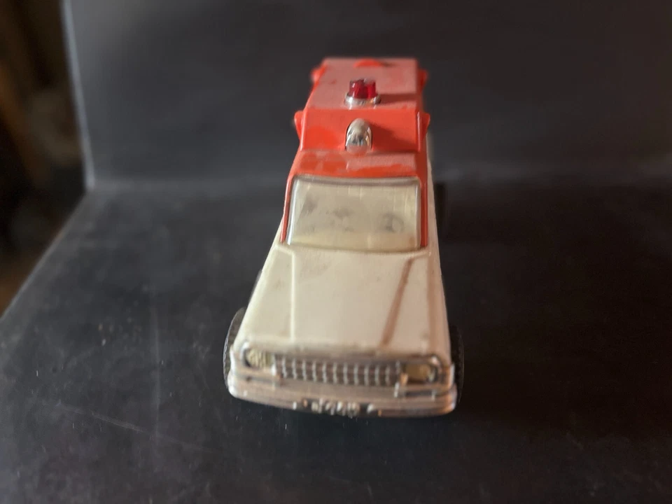 Mini Tonka 1975 Jeep Wagoneer 4x4 Ambulance - Image 2 of 4