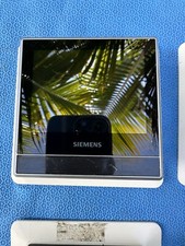 SIEMENS 3.5” COLOUR SMART THERMOSTAT RDS120-B  S55772-T108