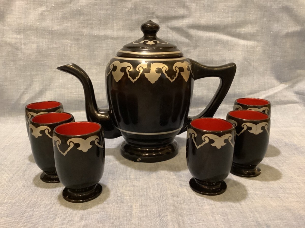 Cast Iron Tea Pot With Red Lacquer Lid - Ca 1930 Cast Iron Tea Pot With Red Lacquer Lid - Ca 1930