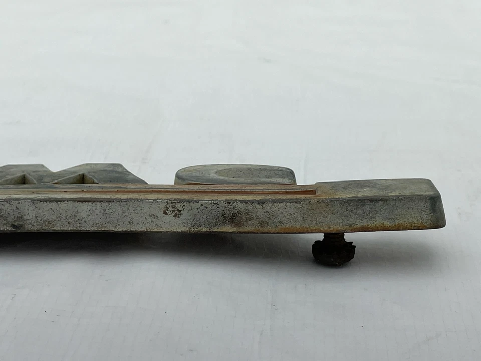 Placa de identificación de placa moldeada adorno emblema letra capó camioneta GMC 1947-1954 Foto 4 de 4