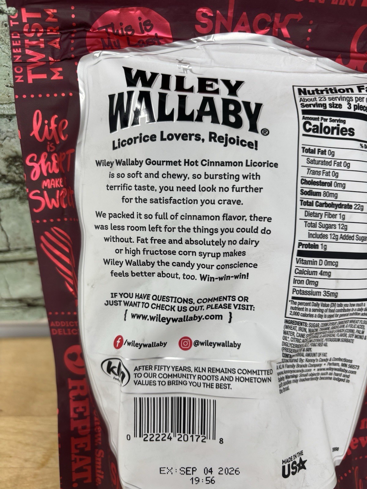 24oz Wiley Wallaby Hot Cinnamon Licorice Soft Chewy Vegan Gourmet Family Size