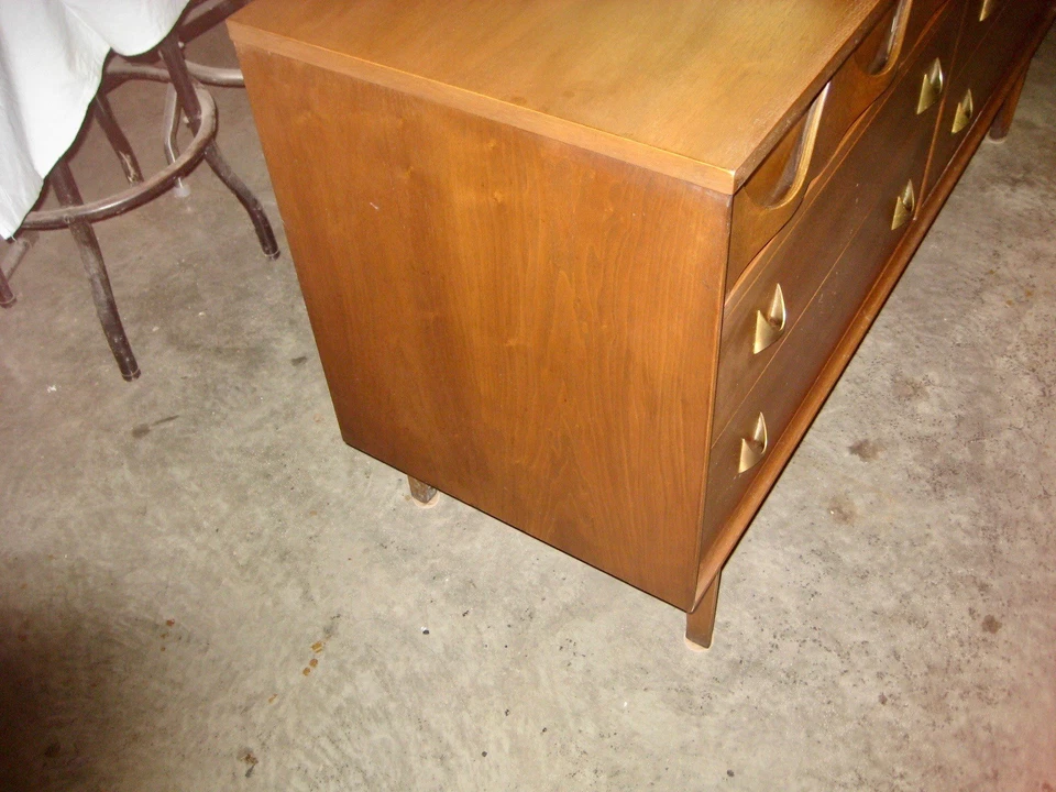 MIDCENTURY BRASILIA BROYHILL  WALNUT 6 PIECE BEDROOM SET - Image 2 of 4