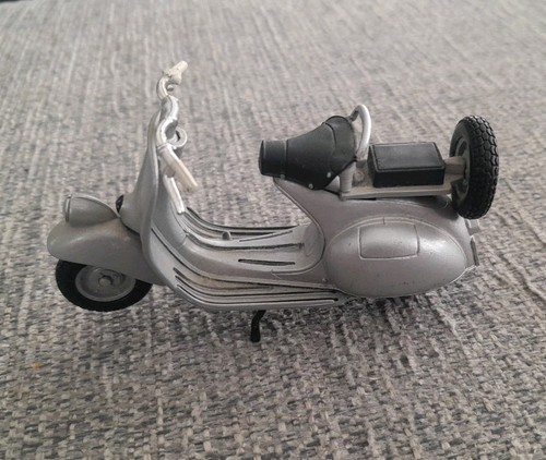 Maisto Italian Die-cast Scooter Piaggio VESPA 125cc