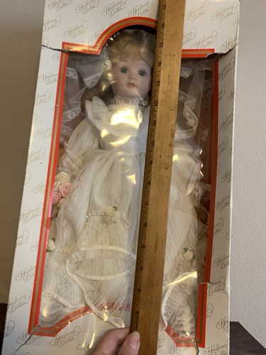 ❤️Vintage Erbstück Puppen Marke Porzellan Puppe Braut Blumen in der Hand NRFB - Bild 11 von 12