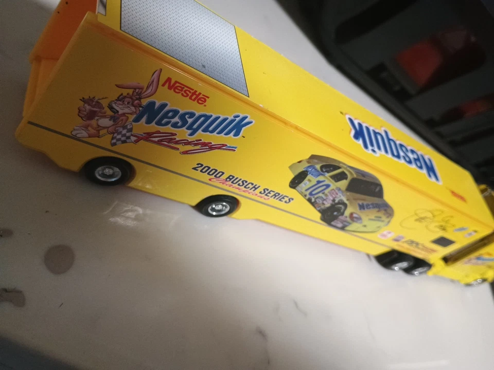 Hot Wheels Racing 1:64 Team Transporters Nesquik Nestlé 2000 Busch Series Foto 3 de 4