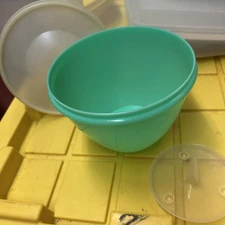 Tupperware Lettuce Keeper W/Spike Vintage