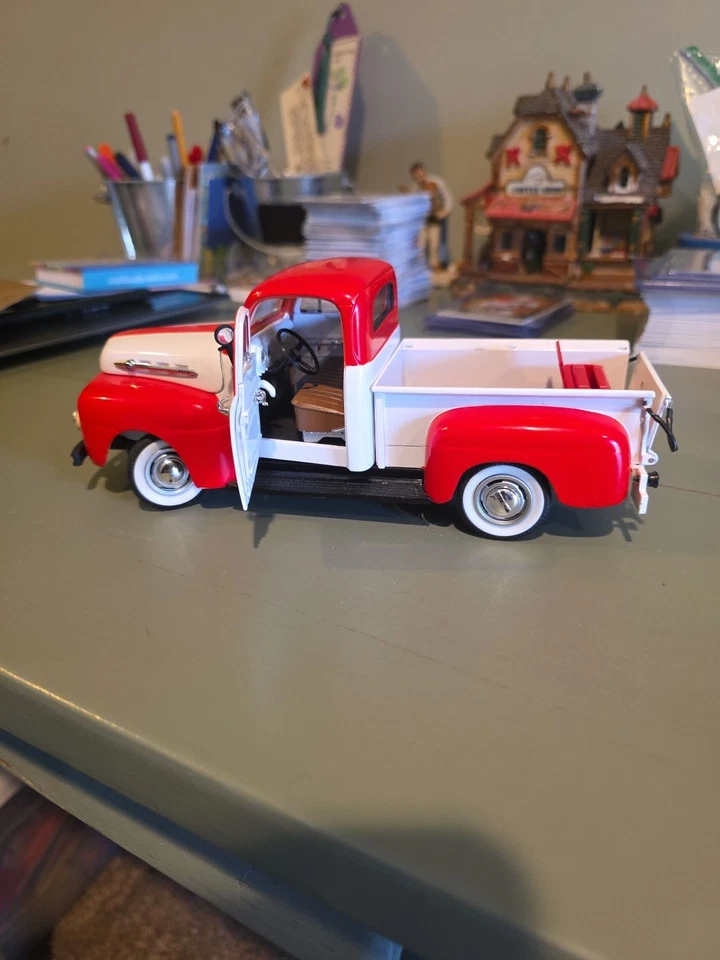 2009 Crown Premiums 1952 Ford F-1 Pickup Truck 1:24 Die-Cast Bank Heatcraft - Image 2 of 4