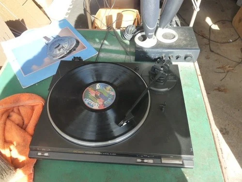 Technics SL-BD20 Belt Drive DC Servo Turntable w AT90 P-Mount Cartridge