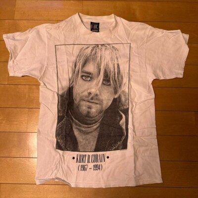 TULTEX 1990s T-Shirt with a Kurt Cobain Print Material: Cotton Size Large