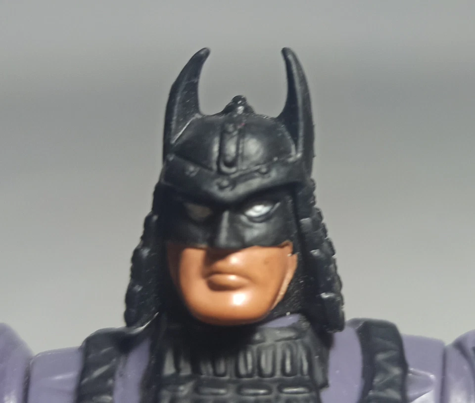 肯纳复古 1995 蝙蝠侠传奇武士蝙蝠侠 5 英寸活动人偶 — 第 3/4 张图片