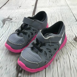 baby girl nike sneakers