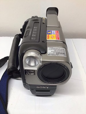 Sony Handycam CCD-TRV37 Night shot Video w/OEM Charger, 3