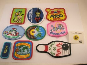 10 lot Vintage Girl Scouts 9 patches & 1 pin p05