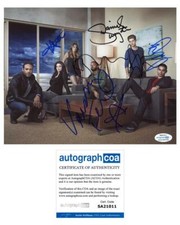 "Graceland" Cast AUTOGRAPHS Signed 8x10 Photo - Aaron Tveit +5 ACOA