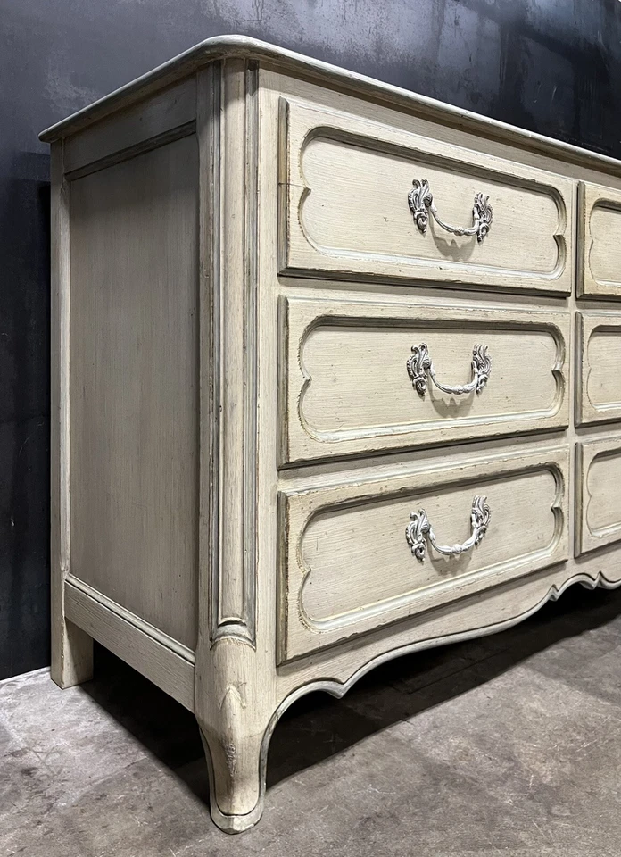 Cómoda estilo provincial Baker Milling Road 76" con 9 cajones acabado pintado original Foto 4 de 4