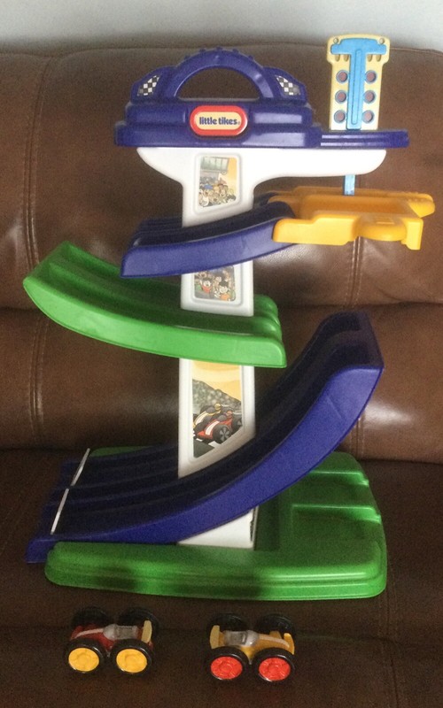 LITTLE TYKES  Big Adventures Raceway Car Tower Double Track with ORIGINAL CARS
