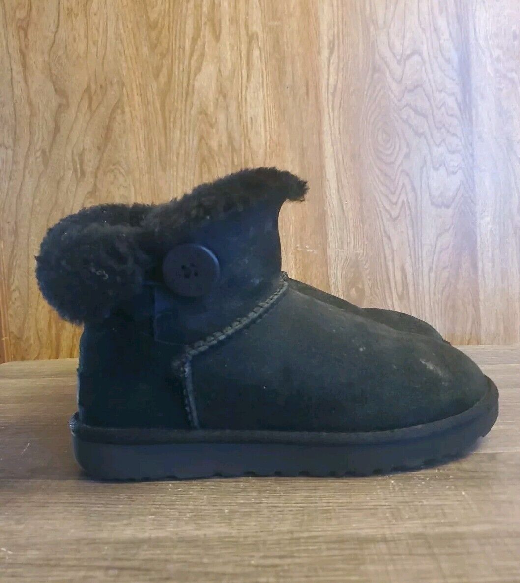 UGG Mini Bailey Button II Classic Boots Womens Size 7 Black UGG Mini Bailey Button II Classic Boots Womens Size 7 Black