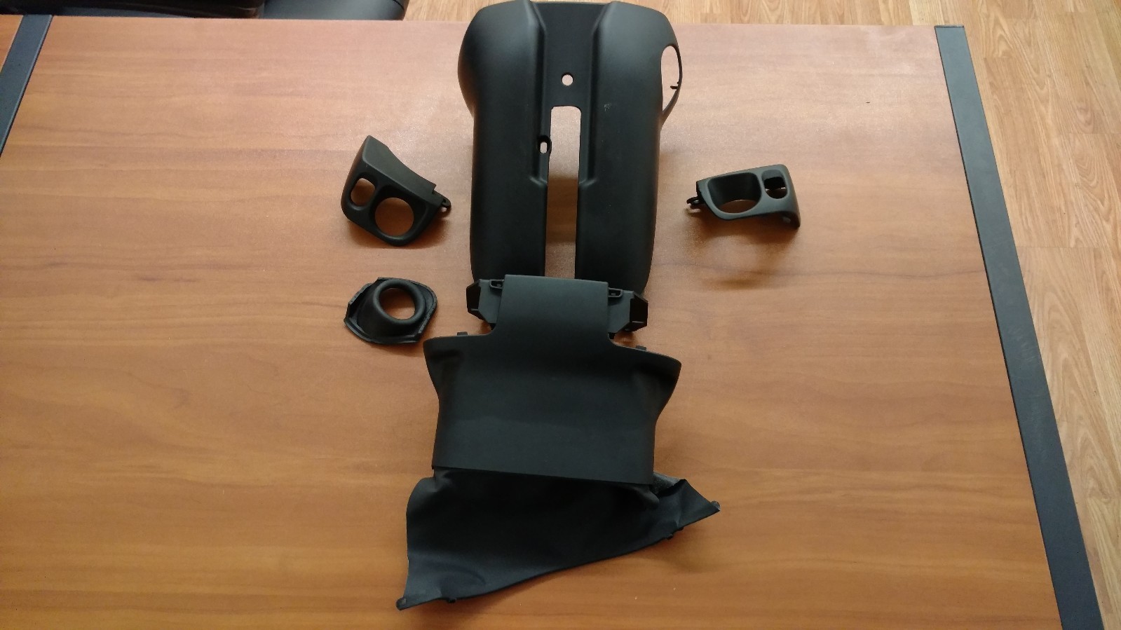 LAMBORGHINI GALLARDO & LP560 UPPER/ LOWER STEERING COLUMN COVER OEM 400953511