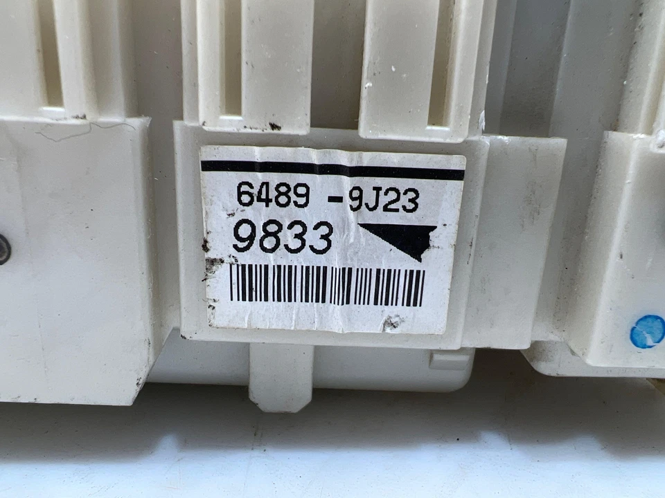 Bloque de Conexiones de Caja de Fusibles de Cabina Toyota Rav4 2010 OEM 8273042400 Foto 3 de 4