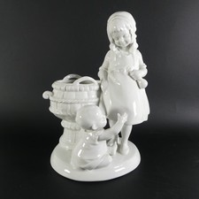 niedliche alte Porzellanfigur Mädchen und Baby 20,5 cm