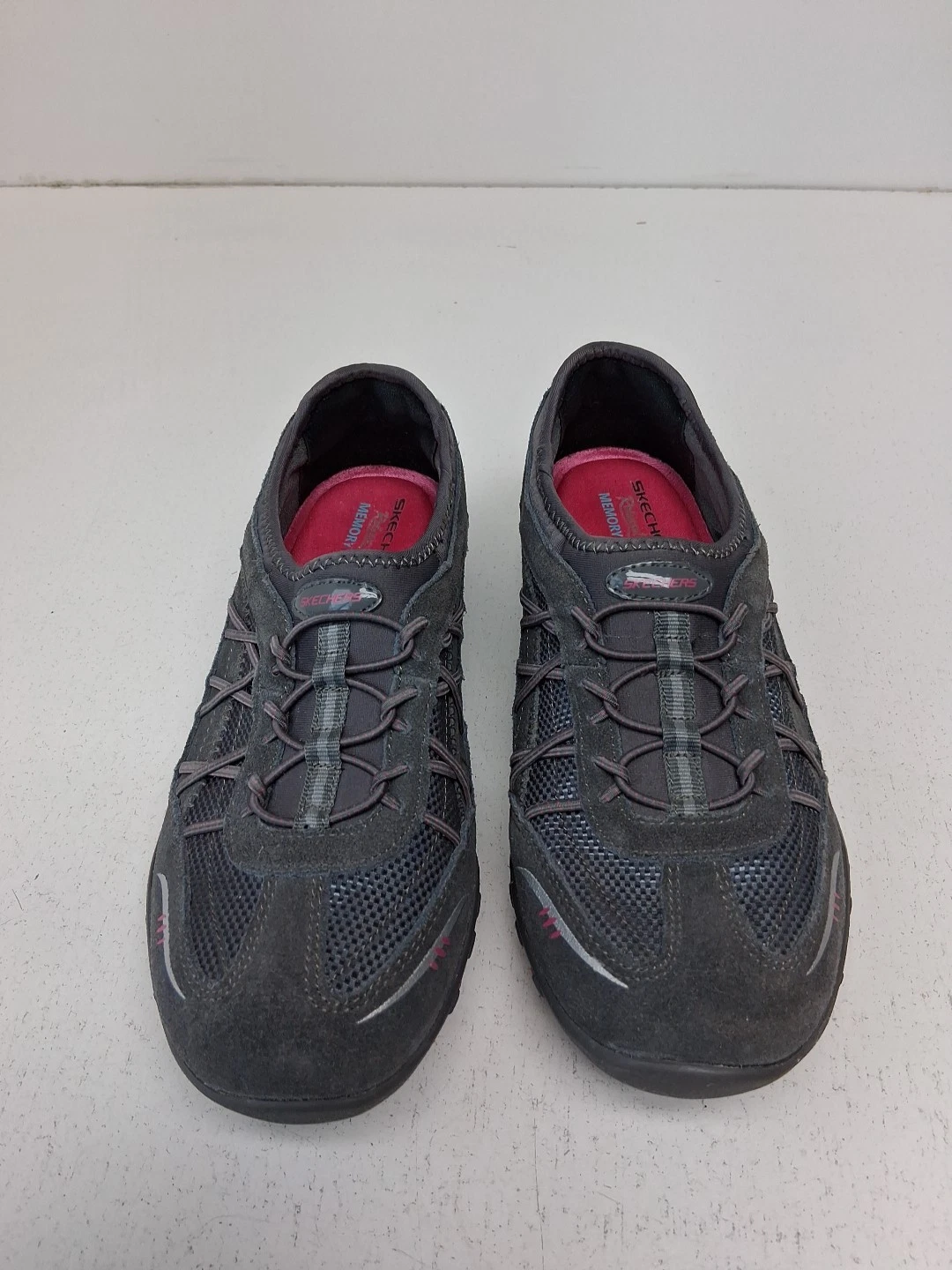 Skechers Women's Breath Easy Memory Foam Relax Sneaker Slip On Size 7 Grey
Opens in a new window or