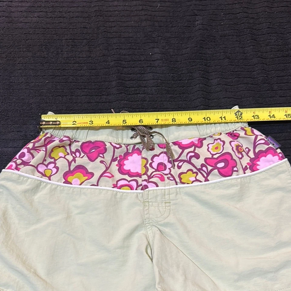 Pantalones Cortos Patagonia Verde y Rosa Floral Niñas Talla Mediana Usados en Excelente Condición Foto 4 de 4