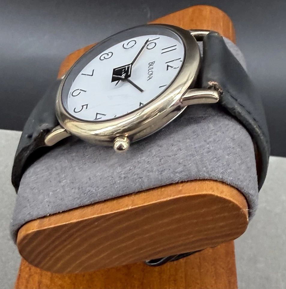 Reloj de Exposición Bulova Frank Lloyd Wright Banda Negra Batería Nueva 9.5 Pulgadas Foto 4 de 4