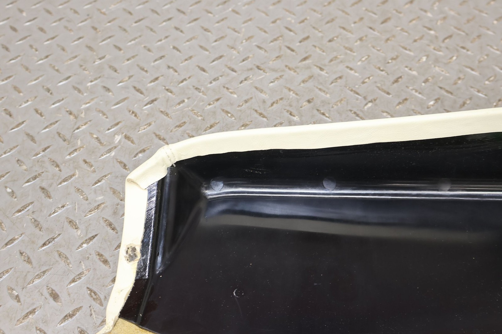 Aston Martin V8 Vantage Right Kick plate Cream P/N 6G3302348BCW