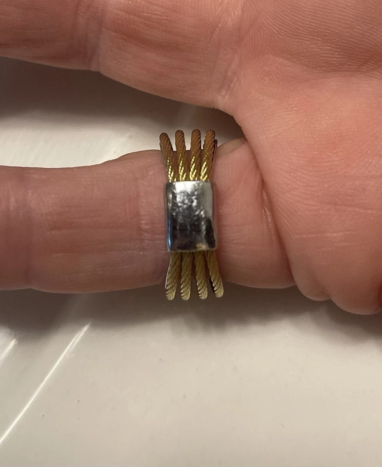 Anillo Alor de plata de ley con detalles de oro de 18kt. Talla 6,75. Pequeños diamantes. Foto 2 de 4