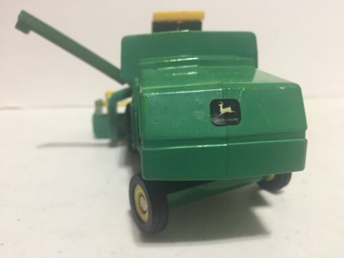 John Deere 985 Hydro 4 Combine con testa e cabina in grana funzionante scala 1/50 di Ertl - Foto 12 di 12