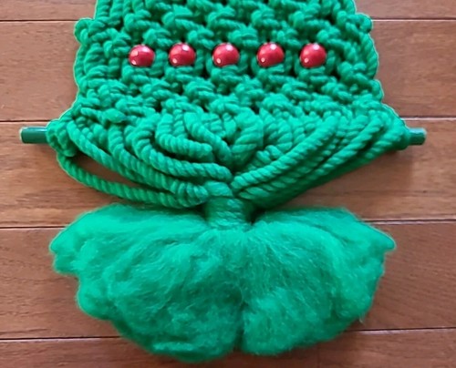 Vintage Macrame Christmas Tree Wall Hanging Boho MCM Green with Red Beads 21” - Picture 6 of 8