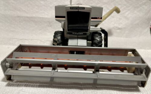Vintage 1982 ERTL 1:32nd Scale Allis Chalmers Gleaner L3 Combine, #1207 - Picture 13 of 18
