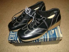 Authentic Cherokee Leather womens shoes sz6