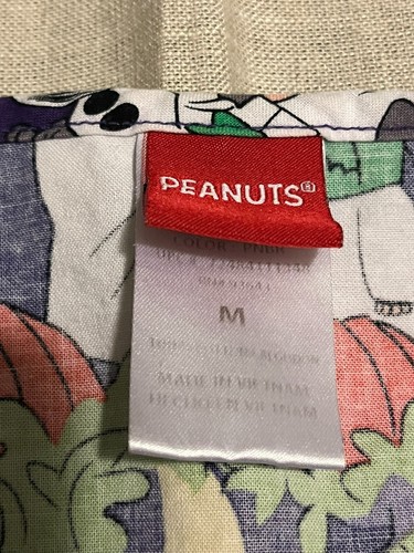 Peanuts Charlie Brown Great Pumpkin Women's V-Neck Scrub Top Medium Halloween - Picture 8 of 10