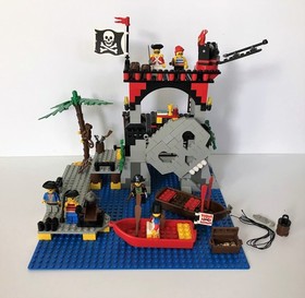 Lego set 6279 Skull Island &ndash; 366 Pieces &ndash; 6 Minifigs - Pirates