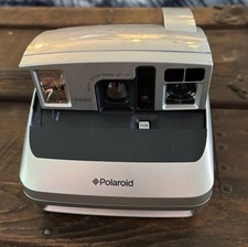 POLAROID One 600 Instant Camera 100mm Focus Range 2.0 ft - Untested