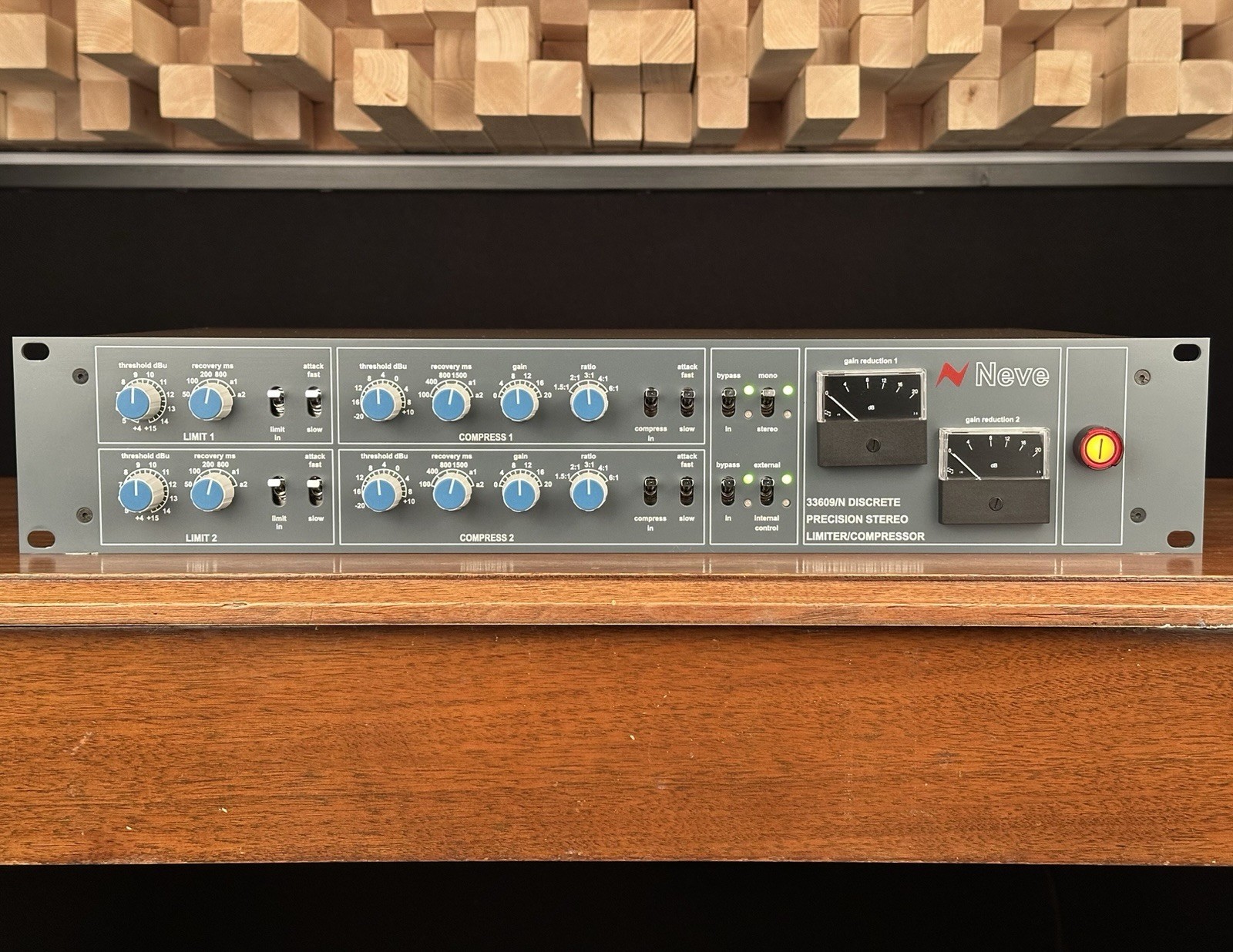 AMS Neve 33609/N Discrete Stereo Limiter / Compressor. Clean 33609 33609N