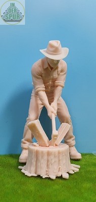 In der Spur G Holzhacker Theo Modellfigur 1:22,5 Holz hackend Modellbahn Anlage