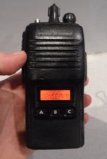 VX Standard VX-180U  UHF 450-490 MHz 16CH Two Way Radio