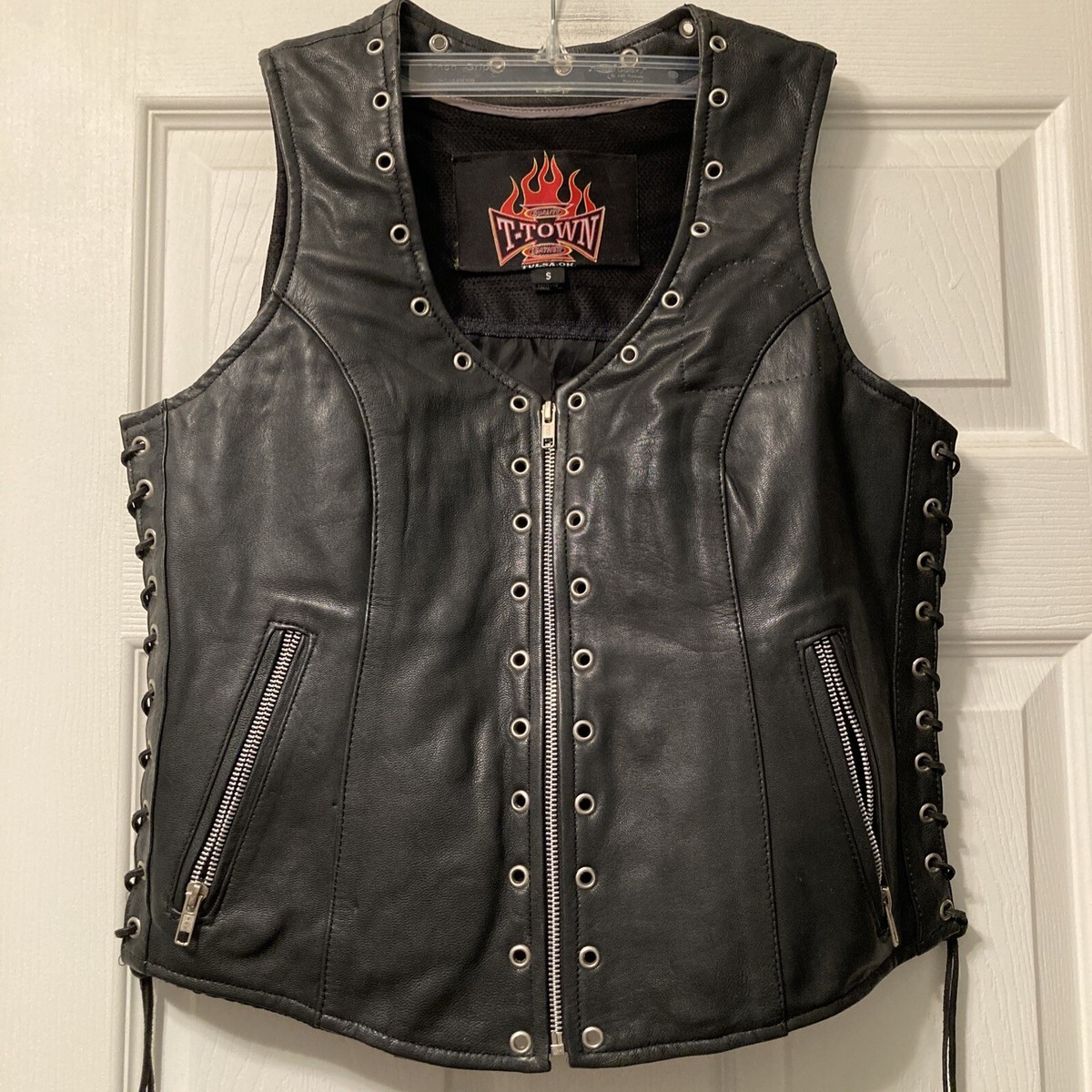 T-Town Small Leather Motorcycle Vest, Full Zip, Pockets T-Town Small Leather Motorcycle Vest, Full Zip, Pockets