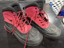 Nike Woodside 2 High ACG boot in a red and black colorway Size 7 Y