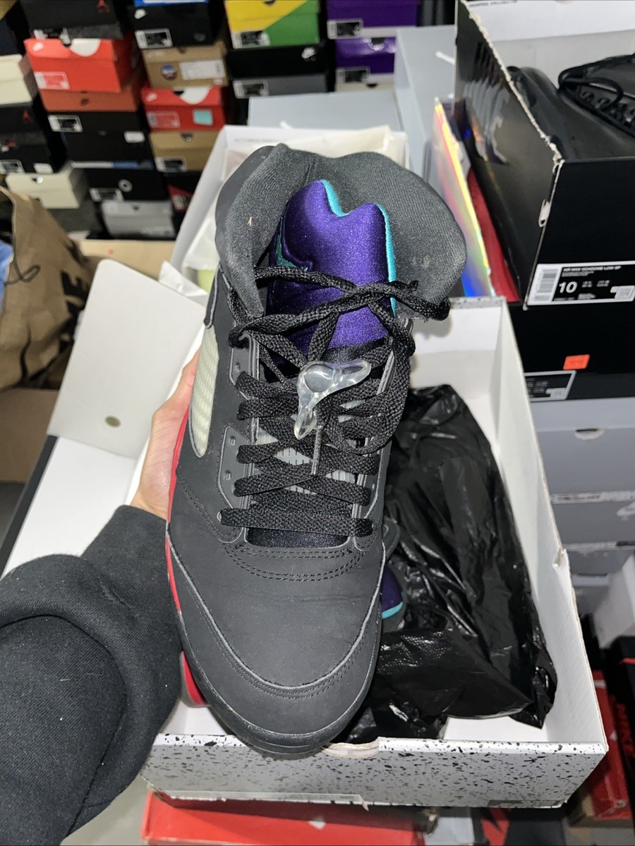 Size 9.5 - Jordan 5 Retro Top 3 Black 2020, Slightly Pre Owned — product photo 3 of 9
