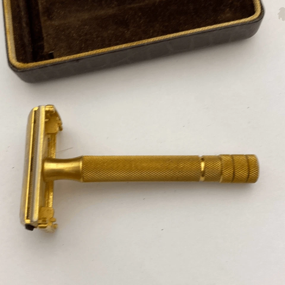 Vintage Gillette Milord Men's Gold Razor with Case - Imagem 3 de 4