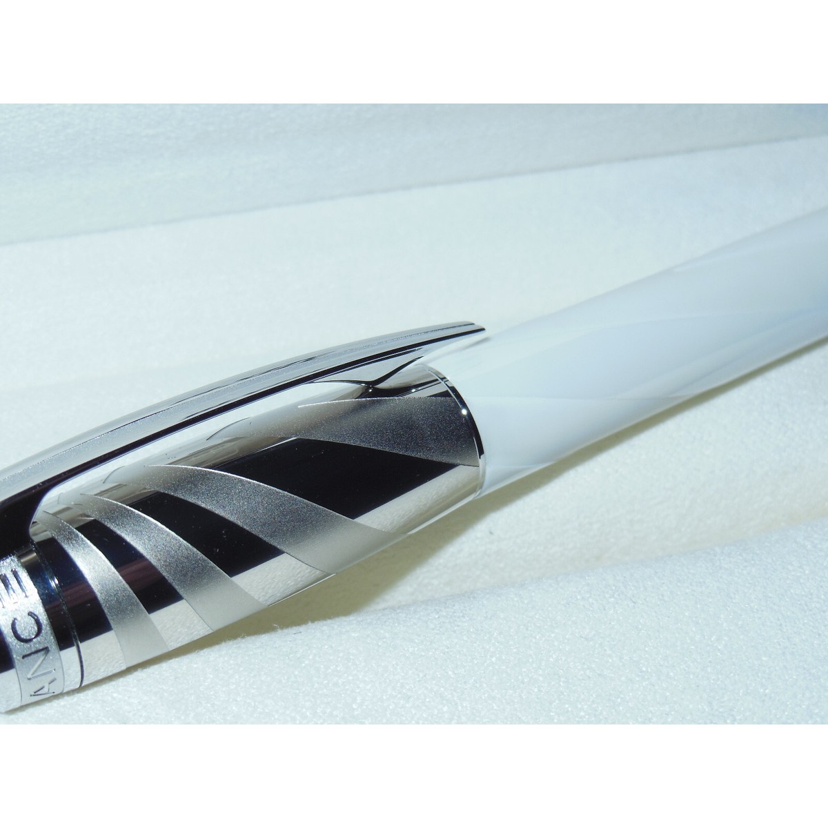 New/2ND* Montblanc Starwalker Ceramics Doue White Fineliner